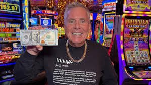 Giao diện chơi Live Casino trực tuyến azbet88 có dealer thật